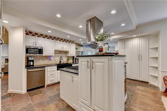585 Cambridge Way, Sandy Springs, GA 30328
