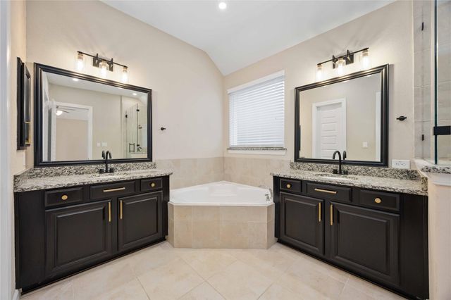 13721 Northline Lake Drive, Houston, TX 77044