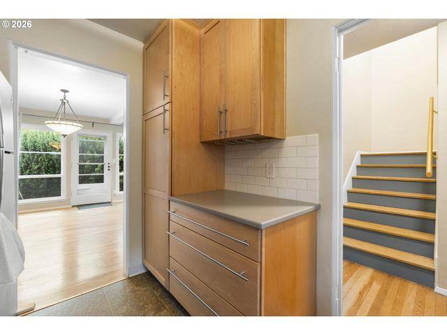 6810 Ne HANCOCK St, Portland, OR 97213