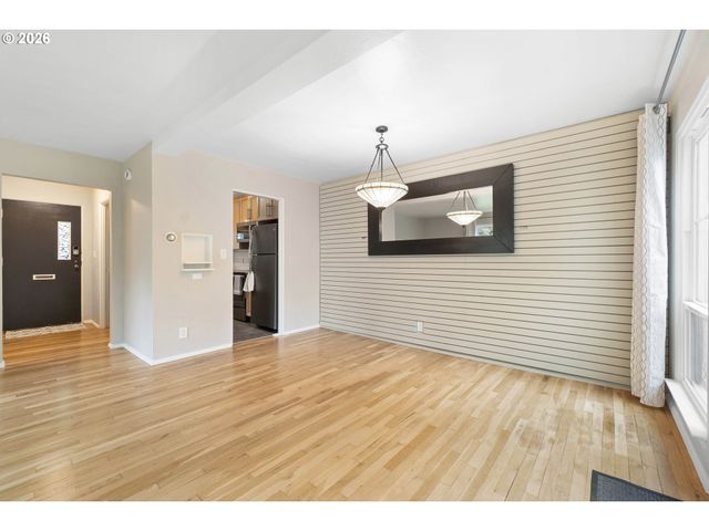 6810 Ne HANCOCK St, Portland, OR 97213
