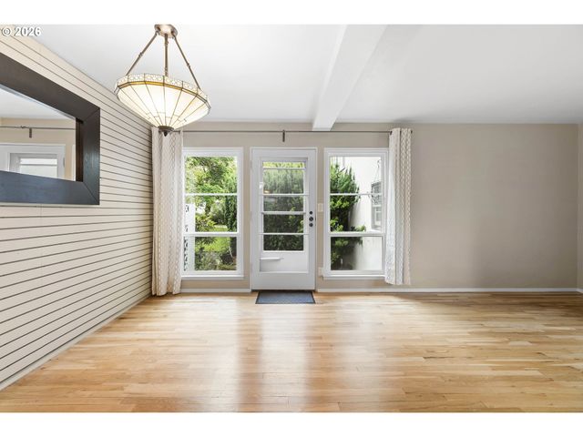 6810 Ne HANCOCK St, Portland, OR 97213