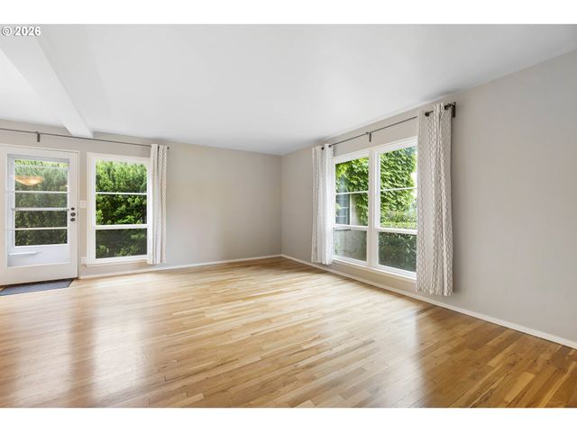 6810 Ne HANCOCK St, Portland, OR 97213