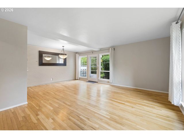 6810 Ne HANCOCK St, Portland, OR 97213