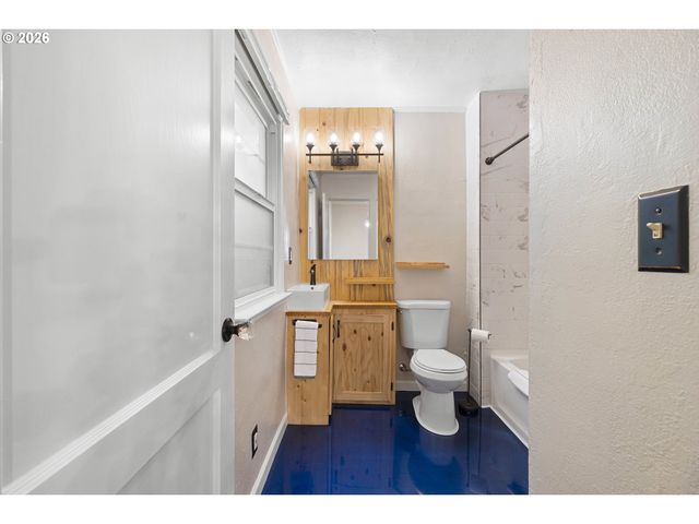6810 Ne HANCOCK St, Portland, OR 97213