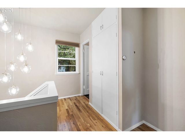 6810 Ne HANCOCK St, Portland, OR 97213