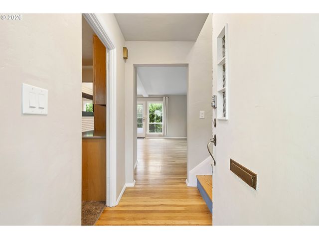 6810 Ne HANCOCK St, Portland, OR 97213
