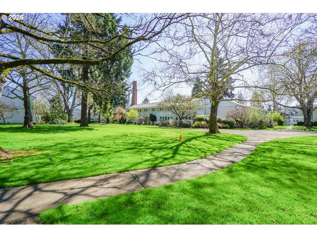 6810 Ne HANCOCK St, Portland, OR 97213