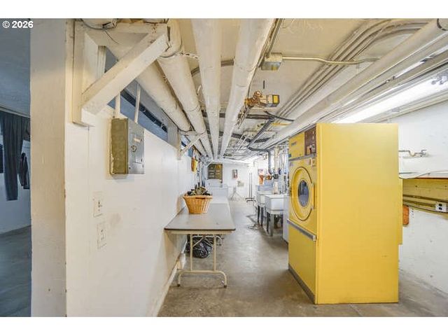 6810 Ne HANCOCK St, Portland, OR 97213