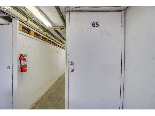 6810 Ne HANCOCK St, Portland, OR 97213