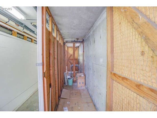 6810 Ne HANCOCK St, Portland, OR 97213