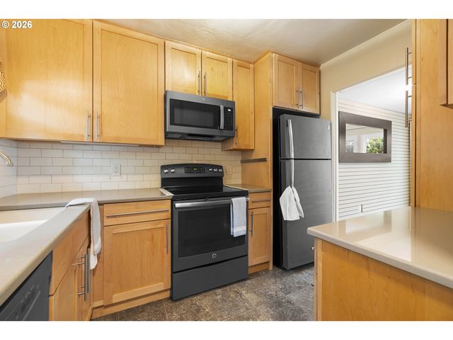 6810 Ne HANCOCK St, Portland, OR 97213