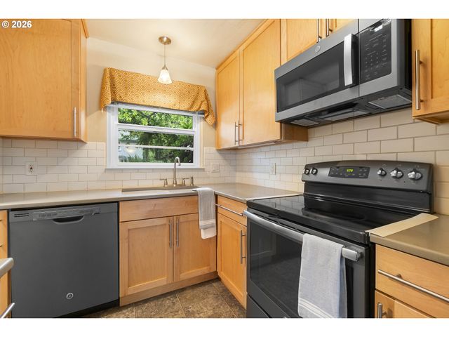 6810 Ne HANCOCK St, Portland, OR 97213