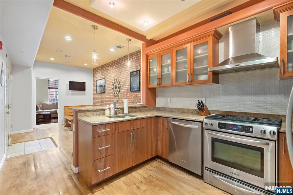 933 Garden Street 3, Hoboken, NJ 07030