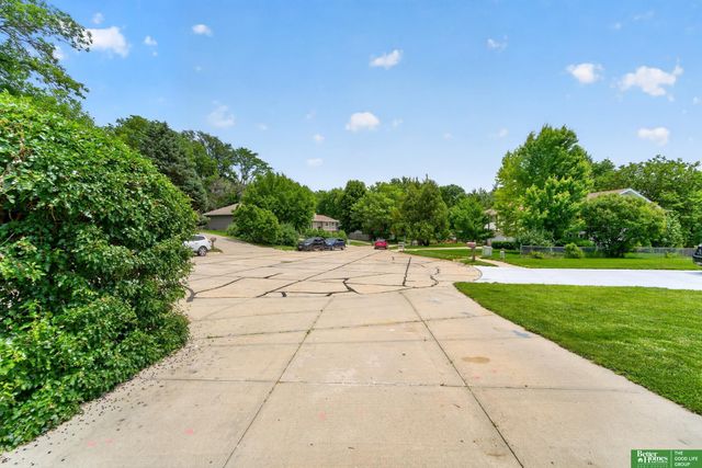 807 Mohanna Place, Bellevue, NE 68005