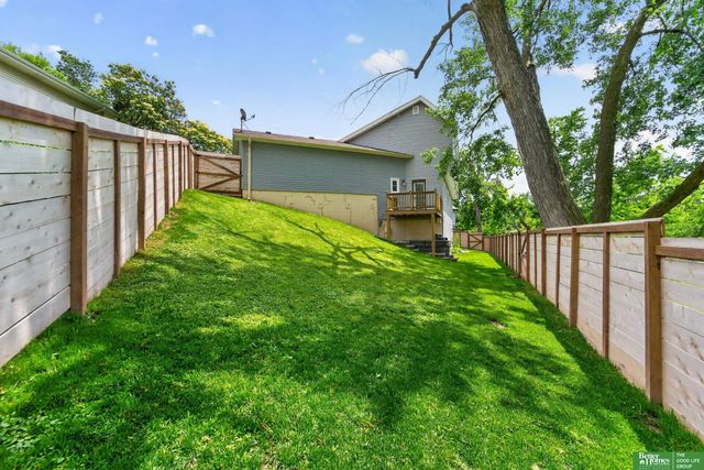 807 Mohanna Place, Bellevue, NE 68005