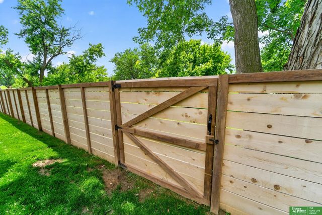 807 Mohanna Place, Bellevue, NE 68005