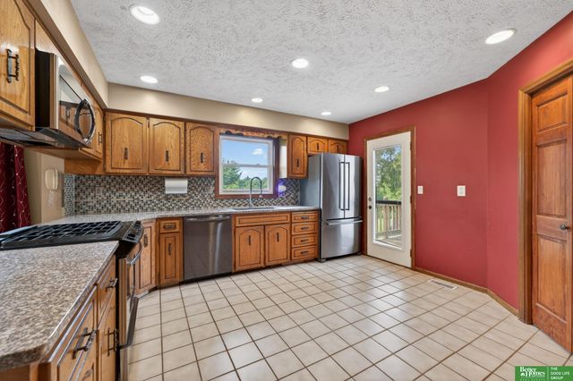 807 Mohanna Place, Bellevue, NE 68005