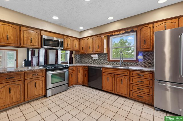 807 Mohanna Place, Bellevue, NE 68005