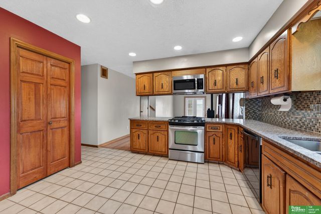 807 Mohanna Place, Bellevue, NE 68005
