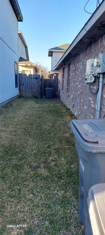 210 Cliff Heights Circle, Dallas, TX 75241