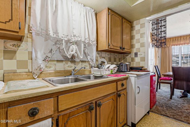 5608 ROSA Avenue, El Paso, TX 79905