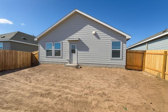 461 Whoopers LOOP, Uhland, TX 78640