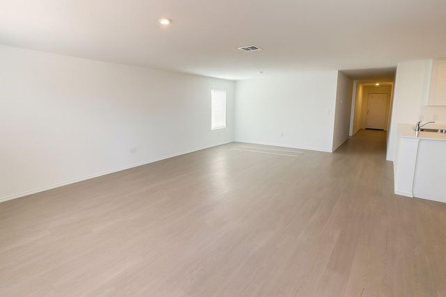 461 Whoopers LOOP, Uhland, TX 78640