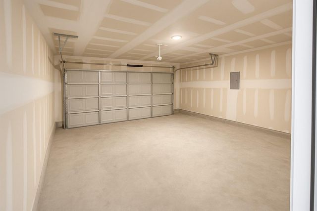 461 Whoopers LOOP, Uhland, TX 78640