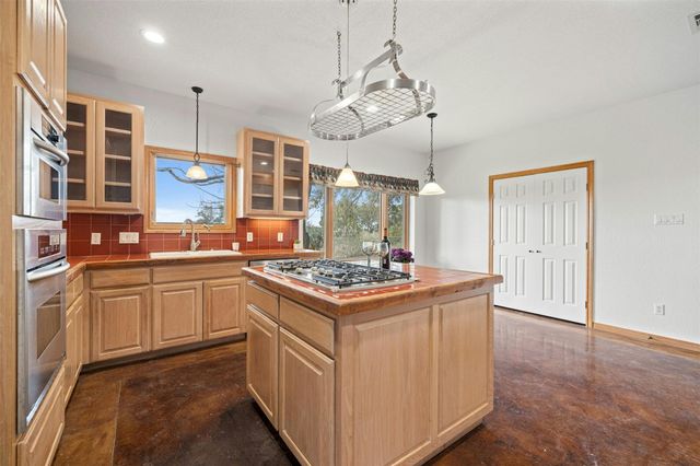 150 Pecan 2, Florence, TX 76527