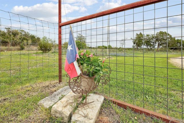 150 Pecan 2, Florence, TX 76527