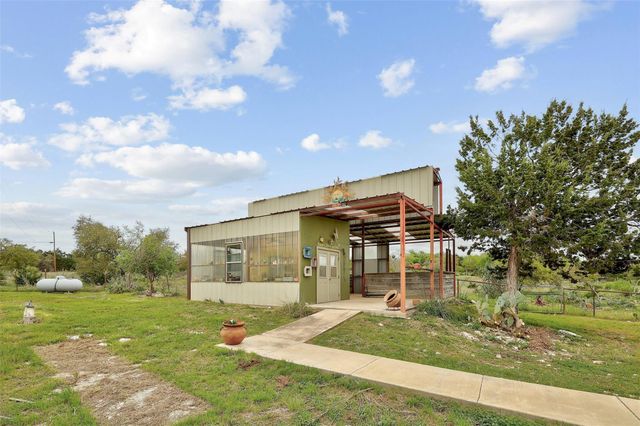 150 Pecan 2, Florence, TX 76527
