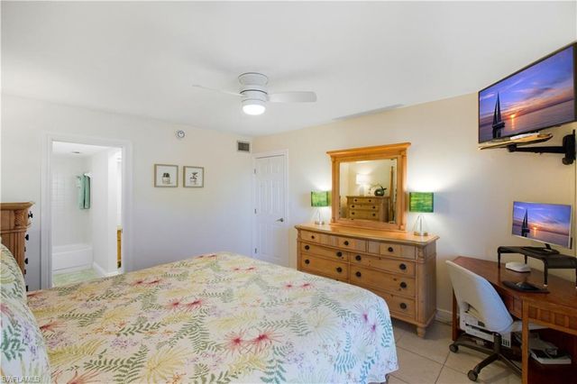 600 Neapolitan WAY 105, Naples, FL 34103