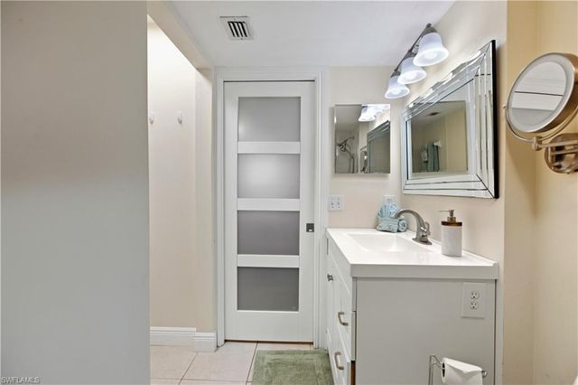 600 Neapolitan WAY 105, Naples, FL 34103