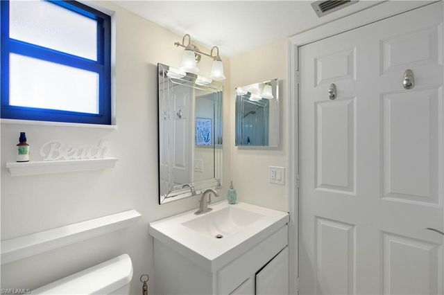 600 Neapolitan WAY 105, Naples, FL 34103