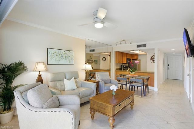 600 Neapolitan WAY 105, Naples, FL 34103