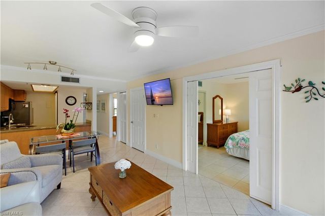 600 Neapolitan WAY 105, Naples, FL 34103