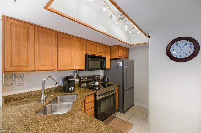 600 Neapolitan WAY 105, Naples, FL 34103