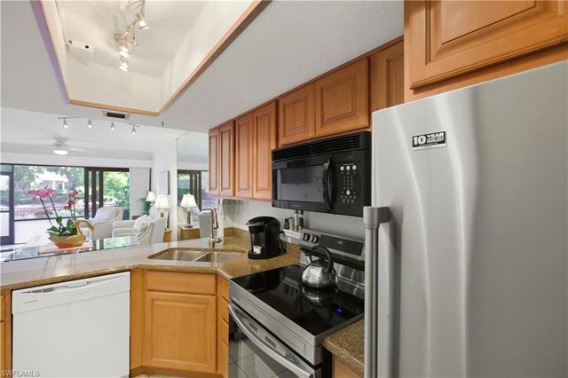 600 Neapolitan WAY 105, Naples, FL 34103