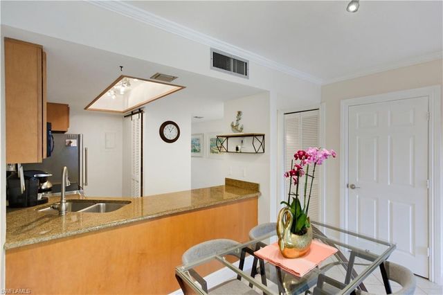 600 Neapolitan WAY 105, Naples, FL 34103