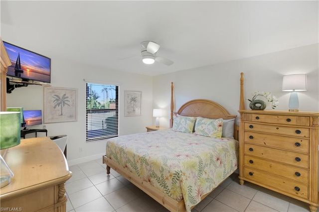 600 Neapolitan WAY 105, Naples, FL 34103