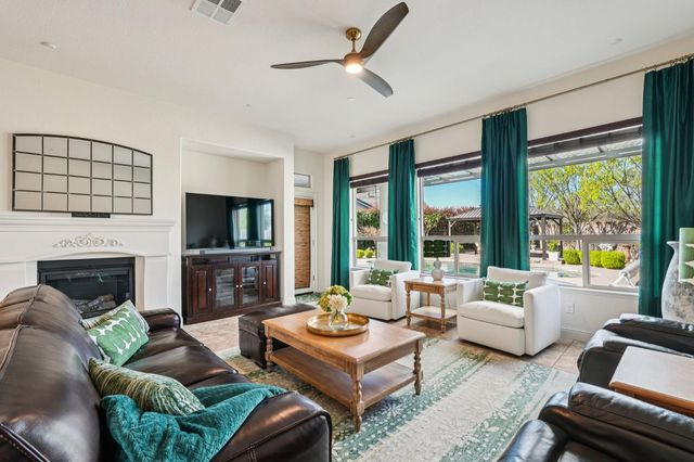 341 Lasso Ct, Roseville, CA 95747