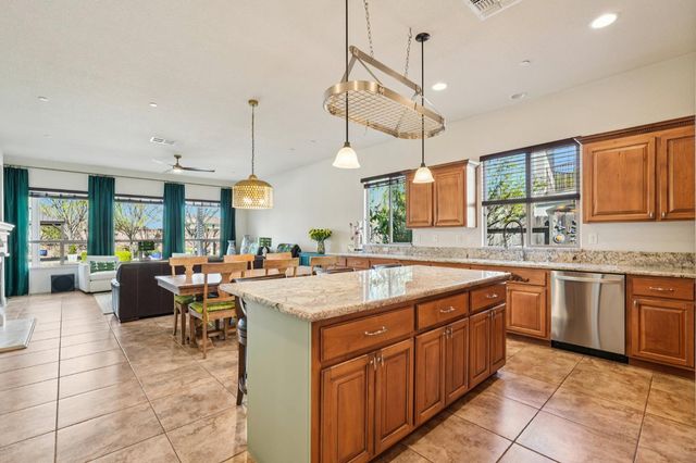 341 Lasso Ct, Roseville, CA 95747