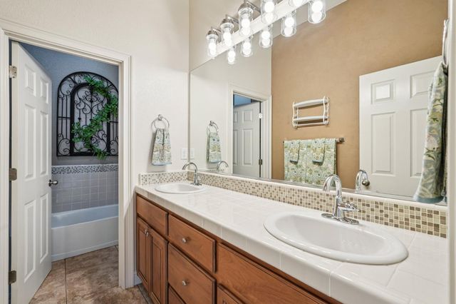 341 Lasso Ct, Roseville, CA 95747