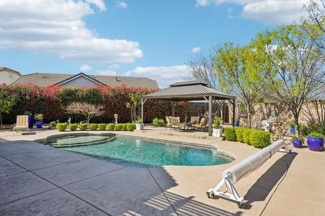 341 Lasso Ct, Roseville, CA 95747