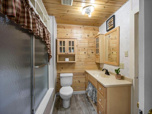 307 Elm Avenue SW, Montgomery, MN 56069