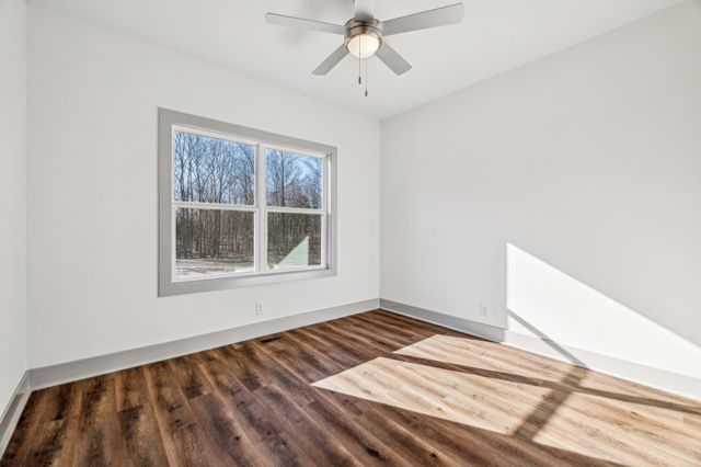 1370 Reda Dr, Clarksville, TN 37042