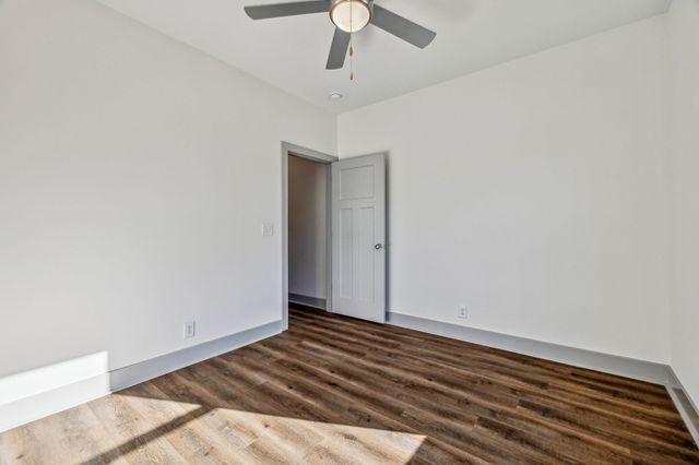 1370 Reda Dr, Clarksville, TN 37042