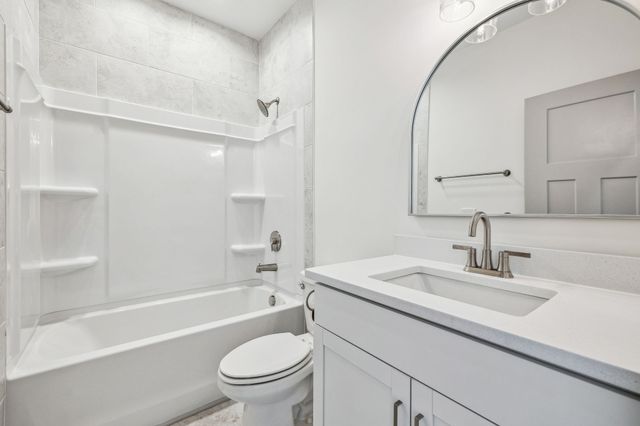 1370 Reda Dr, Clarksville, TN 37042