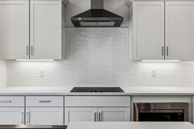 1370 Reda Dr, Clarksville, TN 37042