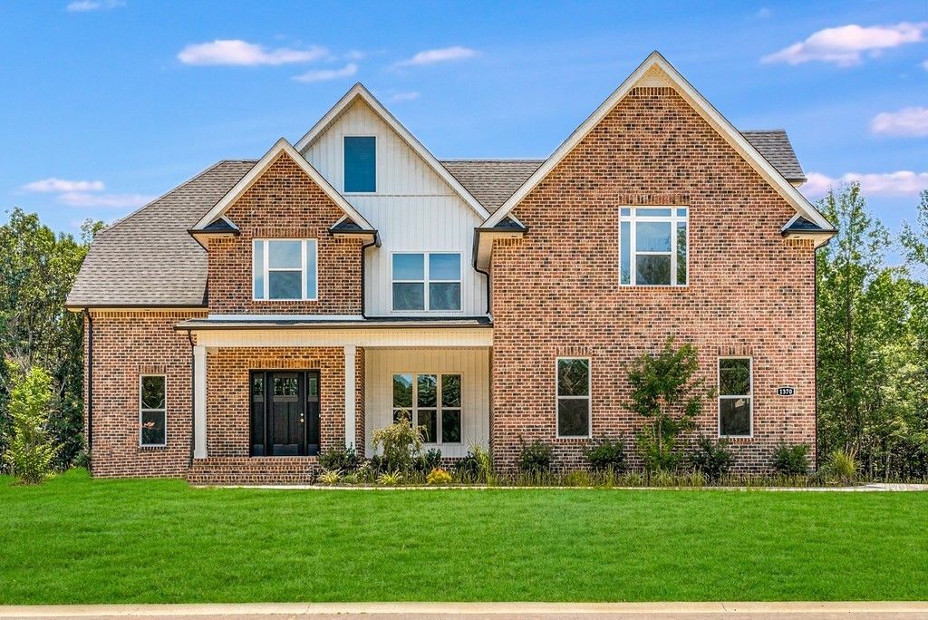 1370 Reda Dr, Clarksville, TN 37042